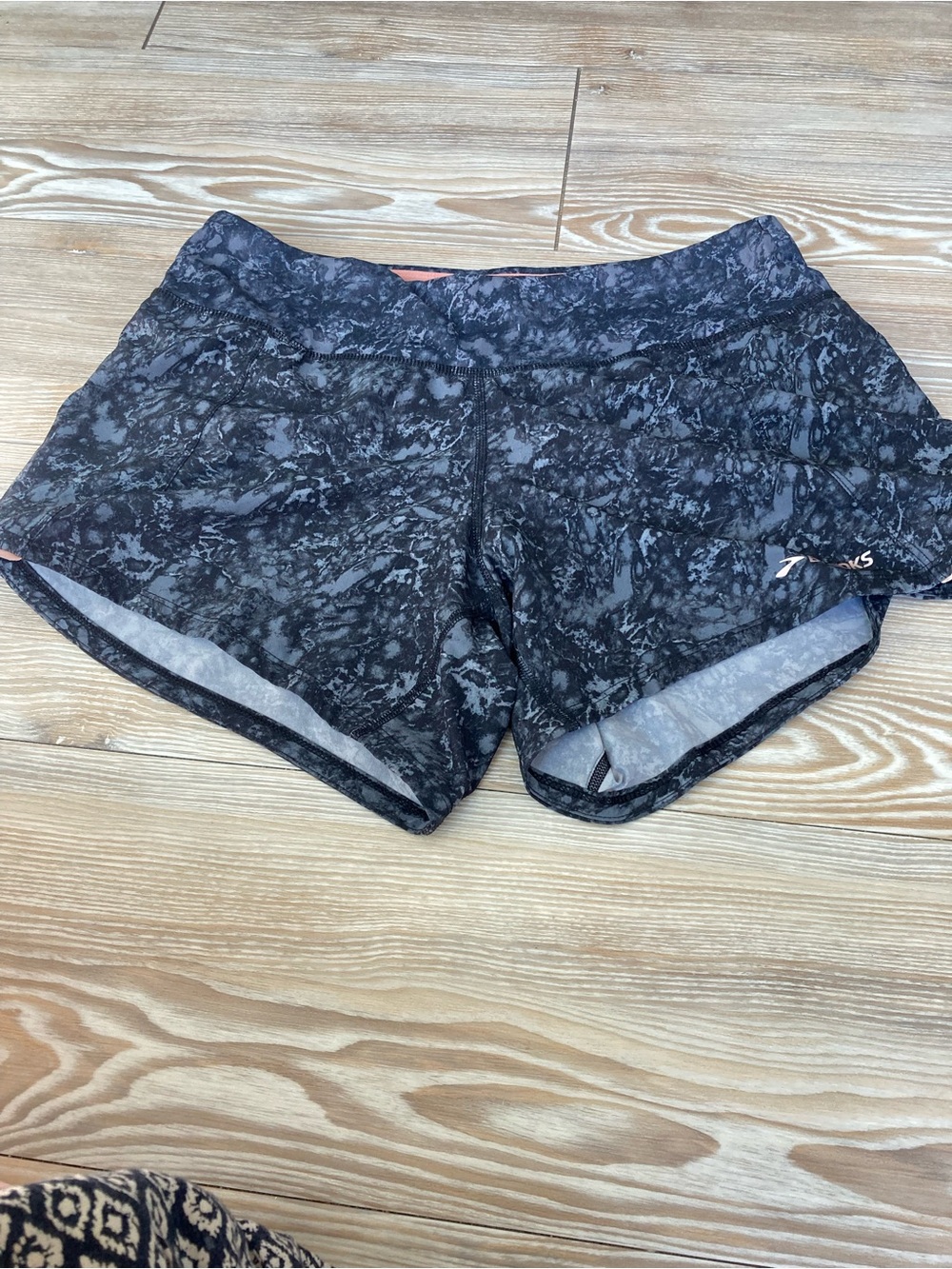 Brooks Running Shorts Women's Black Marble-Pattern Size M w/ Liner